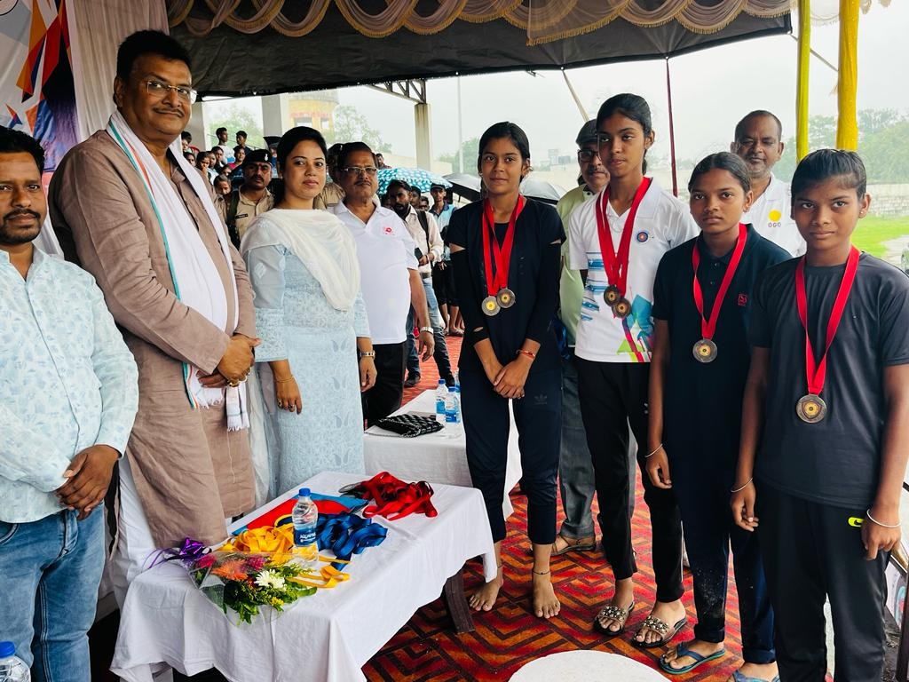 Hendaljuri Free School shines