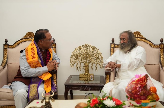 Gurudev Sri Sri Ravi Shankar shares insights with Hon'ble CM Shri Vishnu Deo Sai
